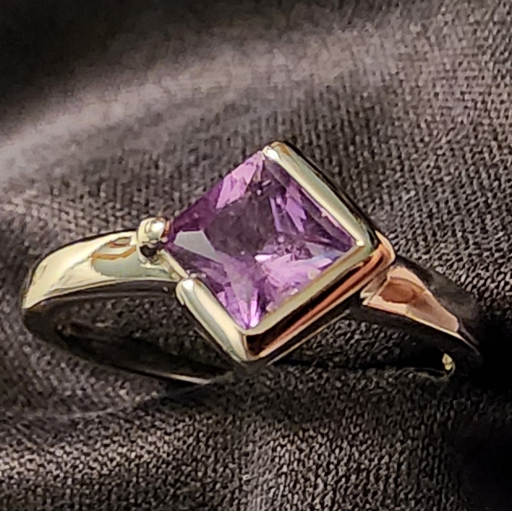 S925 & Purple amethyst princess-cut faceted gem ring in sterling silver - NEW!